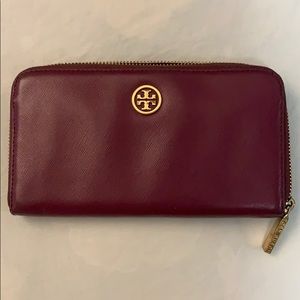 Authentic tory burch continental zip wallet